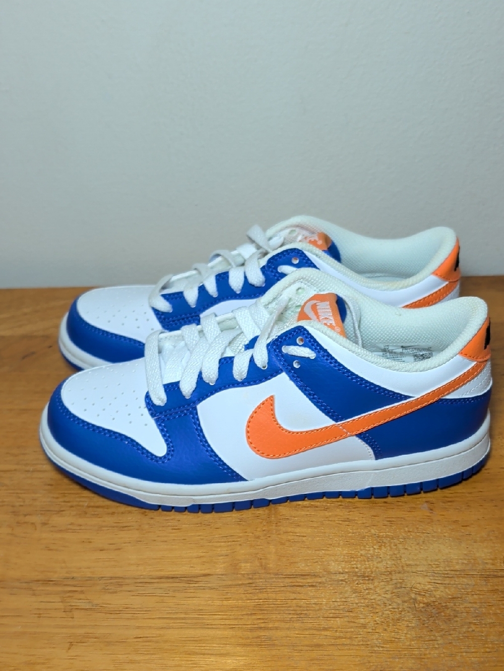 Nike Dunk Low Knicks Sneakers White Blue Orange Leather Sporty Boys Size 5Y - Picture 2 of 8